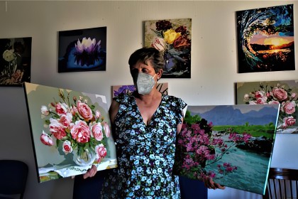 El Ayuntamiento de Alpujarra de la Sierra acoge una exposición de pintura de la Asociación de Mujeres ‘El Castañar’