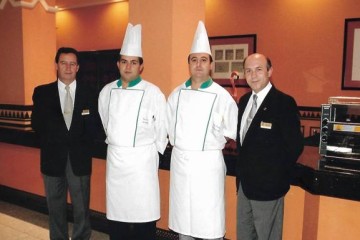 José Miguel Magín, jefe de cocina del hotel Santos Saray, acaba de cumplir 25 años de trabajo ininterrumpido en la misma empresa
