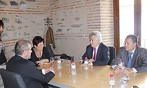 El presidente de CajaGranada se reúne con la alcaldesa de Órgiva en su visita a la Alpujarra El presidente de CajaGranada se reúne con la alcaldesa de Órgiva en su visita a la Alpujarra